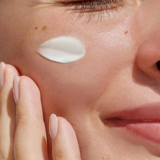 Haruharu Wonder Centella Phyto and 5 Peptide Concentrate Cream in 30ml jar, a face care cream for soothing and nourishing skin.