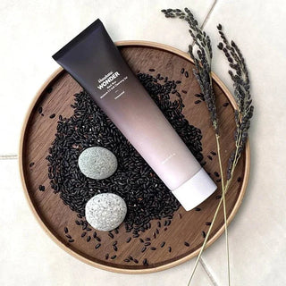Haruharu Wonder Black Rice Moisture 5.5 Soft Cleansing Gel in a 100mL tube, showing the product packaging and design.