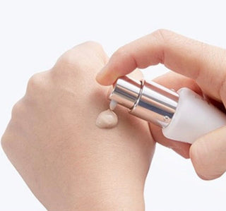 MISSHA M Perfect Blanc BB Cream in shade Beige No. 22, smooth beige texture with a creamy consistency for even skin tone.
