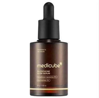 Medicube Glutathione Glow Serum 30g, a hydrating skincare serum with brightening ingredients, displayed in a clear glass bottle.