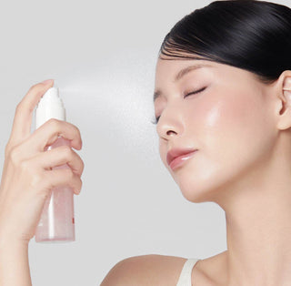 Medicube PDRN Pink Collagen Glow Jelly Mist Serum in a 100mL bottle, featuring a pink, translucent design with the serum inside.