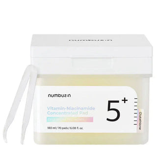 Numbuzin No.5 Vitamin Niacinamide Concentrated Toner Pads showing a container of skincare toner pads with branding and product label