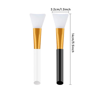 Seul Kare silicone mask brush in white with a flexible silicone head for easy application of face masks.