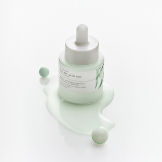 SKIN1004 Madagascar Centella Azelaic Acid 10% Ampoule 30ml, clear glass bottle with dropper for skincare treatment.