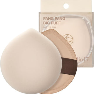 Studio 17 Pang Pang Big Puff makeup tool for applying powder or foundation, soft and plush texture, ideal for even makeup application.