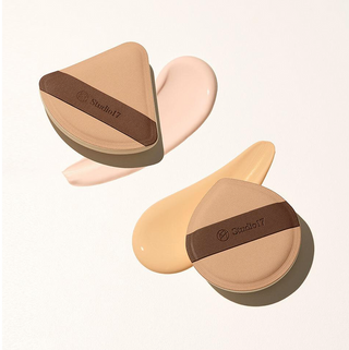Studio 17 Pang Pang Triangle Puff makeup applicator for smooth, even foundation and powder blending.