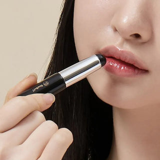 Studio 17 silicone lip brush for precise makeup application, featuring a soft, flexible silicone tip for smooth lip makeup.