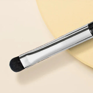 Studio 17 Small Smudge Brush 321 makeup tool with soft bristles, ideal for smudging eyeshadow and creating blended eye looks.