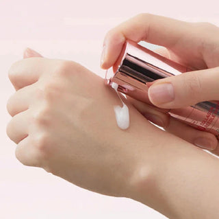 VT Cosmetics Collagen Pink Reedle Shot 100 ampoule in a clear glass bottle with pink liquid inside.