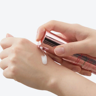 VT Cosmetics Collagen Pink Reedle Shot 300 ampoule bottle with pink label and dropper applicator, skincare product for youthful skin.