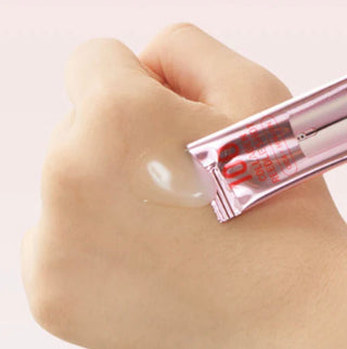 VT Cosmetics Collagen Reedle Shot serum in a 10-pack of 2ml pouches, featuring individual stick pouches for easy skincare application.